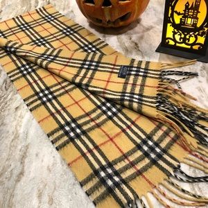 Vintage Burberry Classic Check, lambswool, Oblong scarf.  In good condition.